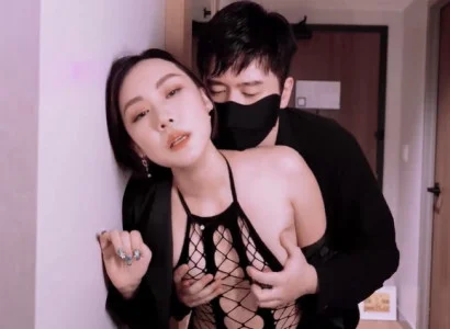 Cô vợ bán thân cho sếp để trả nợ giúp chồng